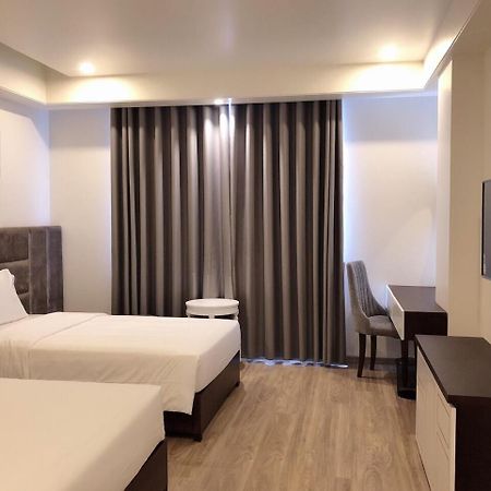 Lotus Hotel&Apartment Hai Phong Buitenkant foto