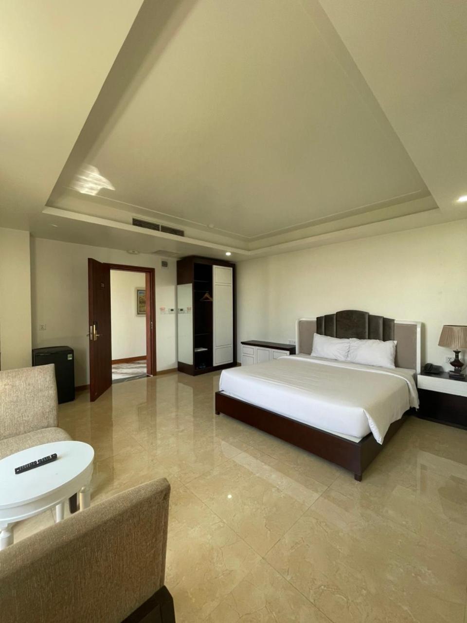 Lotus Hotel&Apartment Hai Phong Buitenkant foto