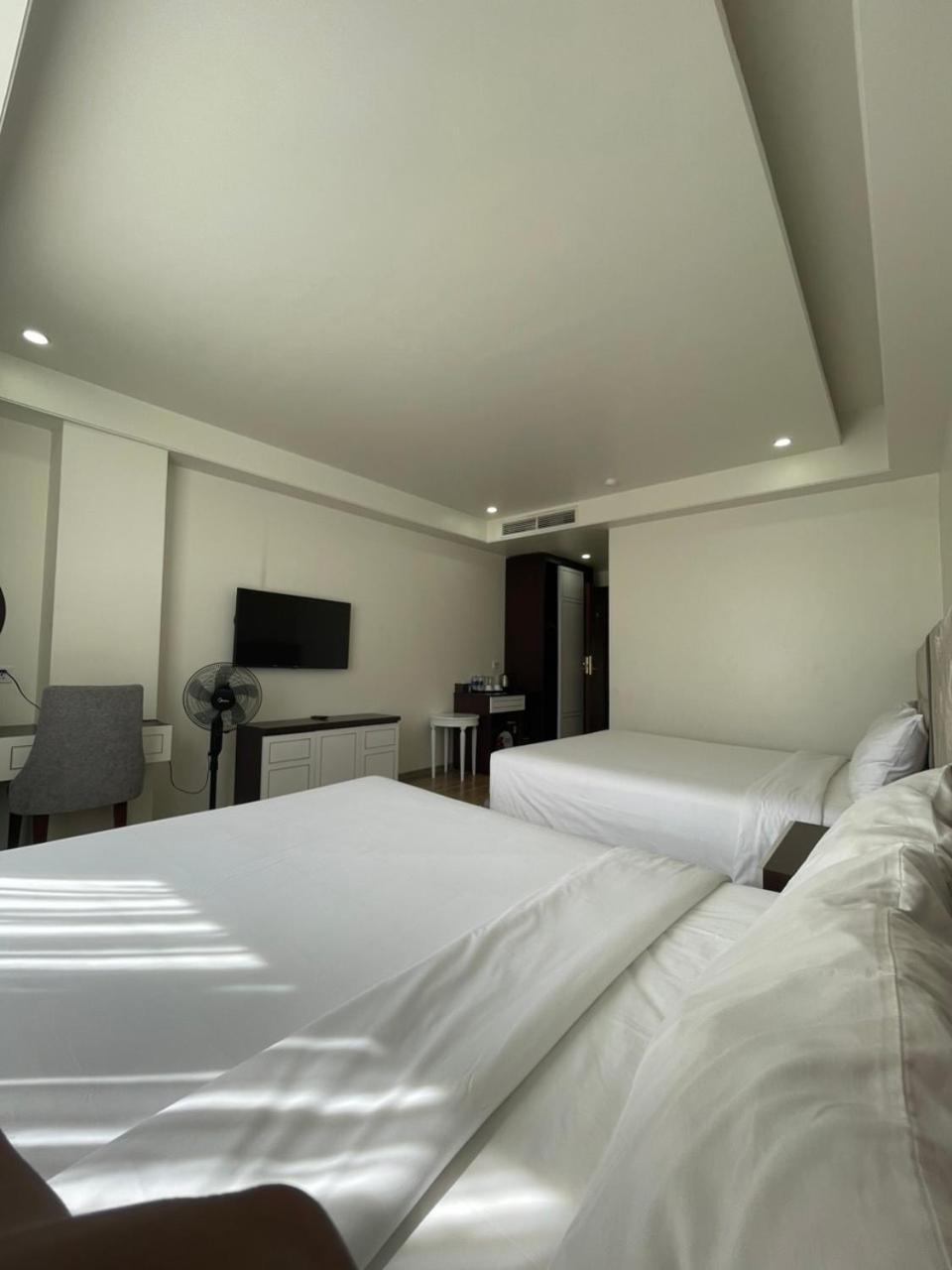 Lotus Hotel&Apartment Hai Phong Buitenkant foto