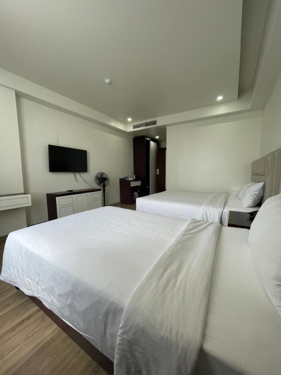 Lotus Hotel&Apartment Hai Phong Buitenkant foto