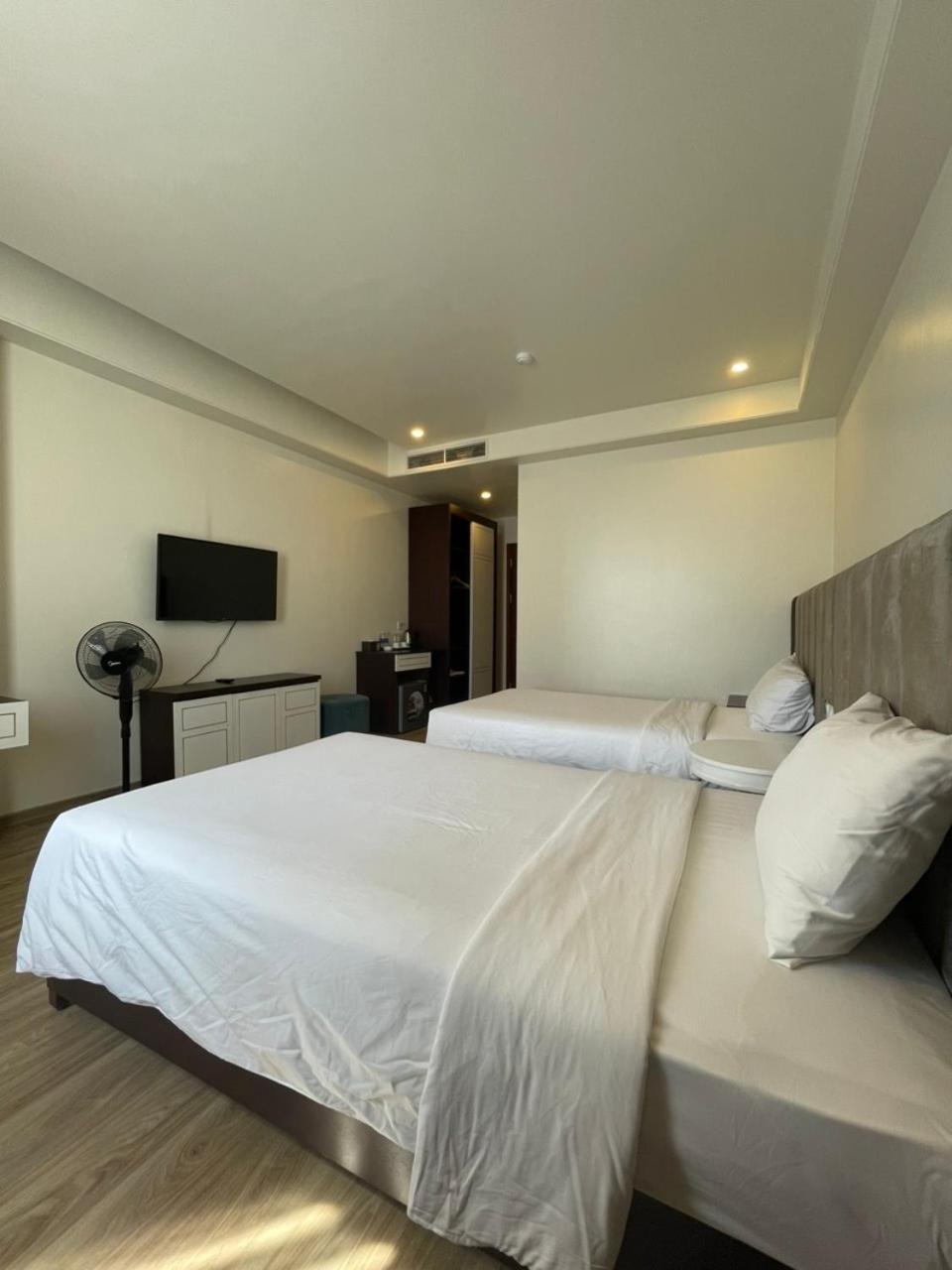 Lotus Hotel&Apartment Hai Phong Buitenkant foto