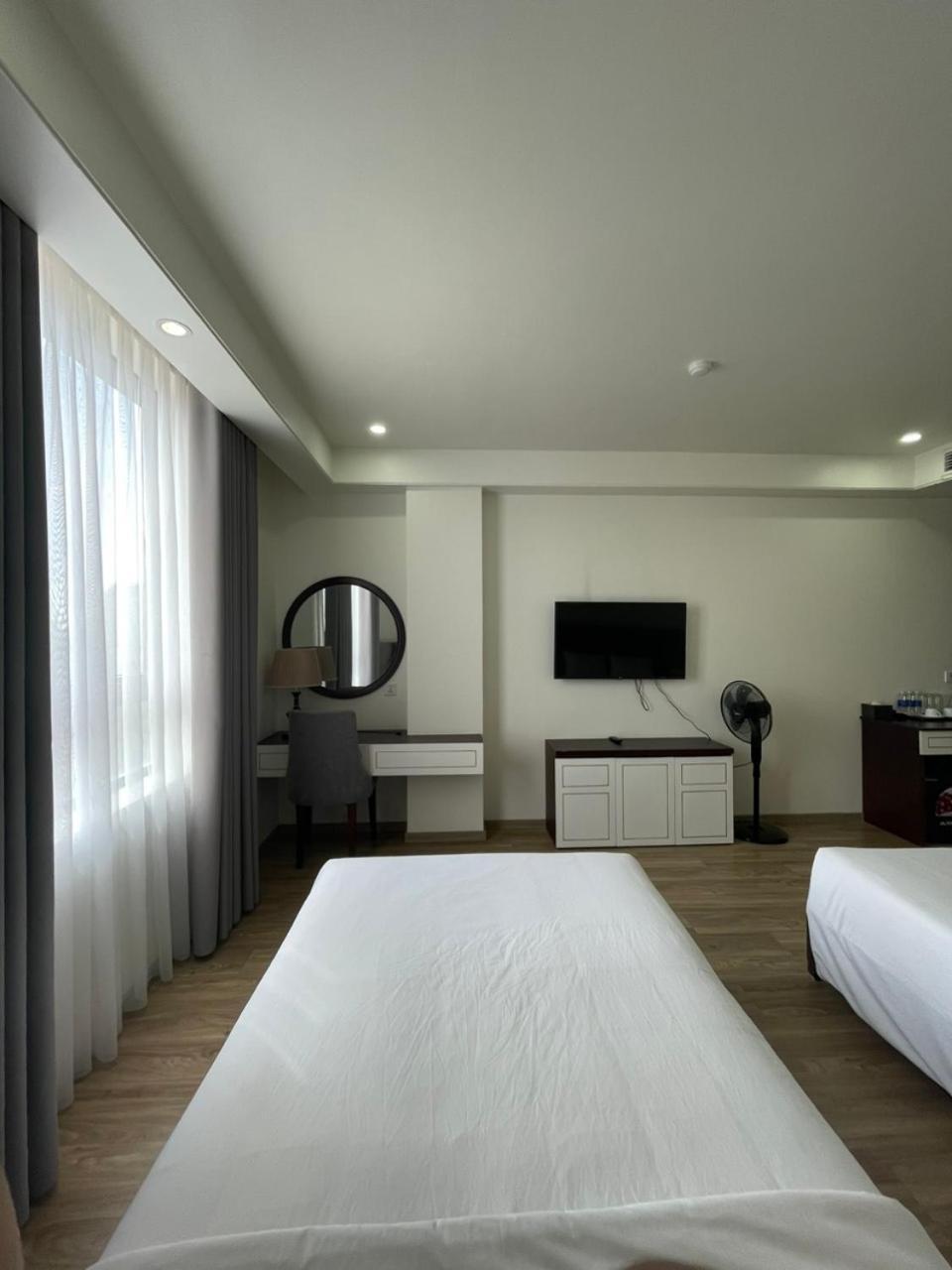 Lotus Hotel&Apartment Hai Phong Buitenkant foto