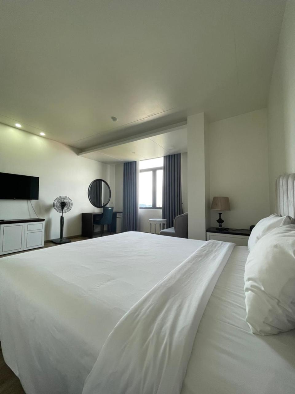 Lotus Hotel&Apartment Hai Phong Buitenkant foto