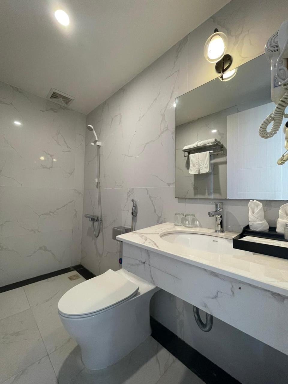 Lotus Hotel&Apartment Hai Phong Buitenkant foto
