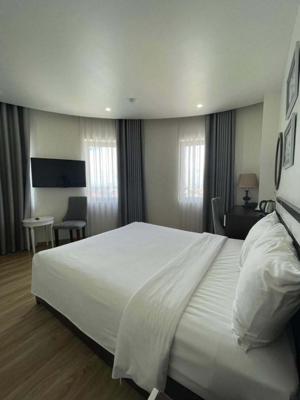 Lotus Hotel&Apartment Hai Phong Buitenkant foto