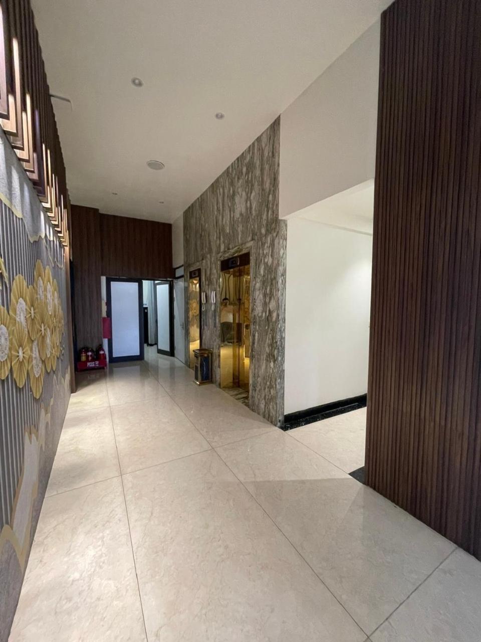 Lotus Hotel&Apartment Hai Phong Buitenkant foto